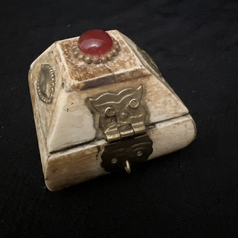 Vintage Small Inlaid Trinket Boxes Velvet Lined Wood Core Set Of 2